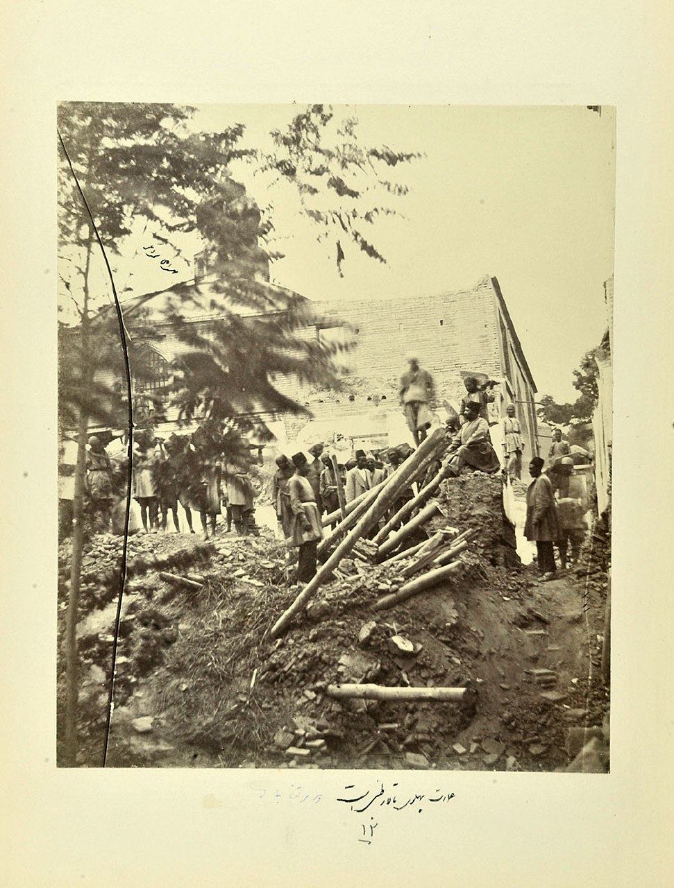 عکسی از محدودۀ اندرونی ارگ سلطنتی (آلبوم کاخ گلستان: 344-12)